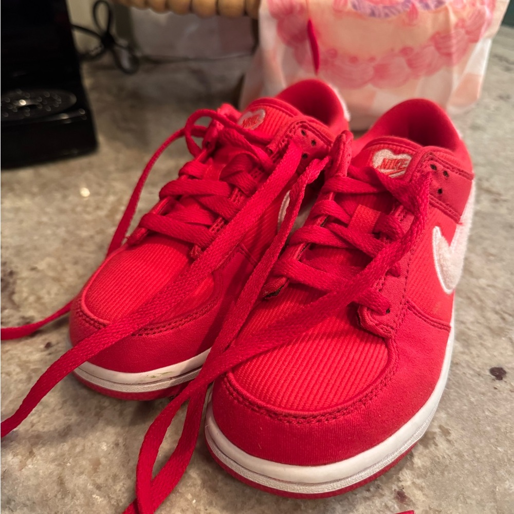 Nike Kids Valentine’s Day Dunks Size 1Y